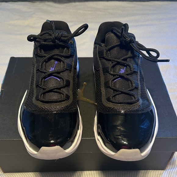 Jordan Athletic Shoes Black and Purple - Picture 1 of 9